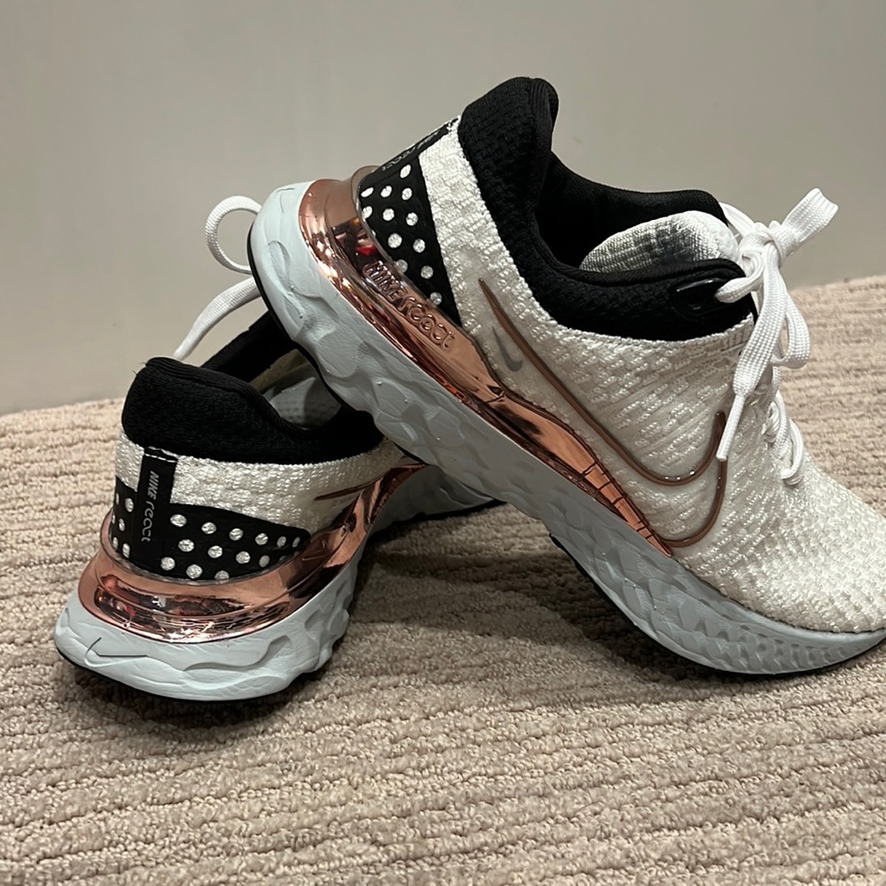 Nike custom is ladies 6.5